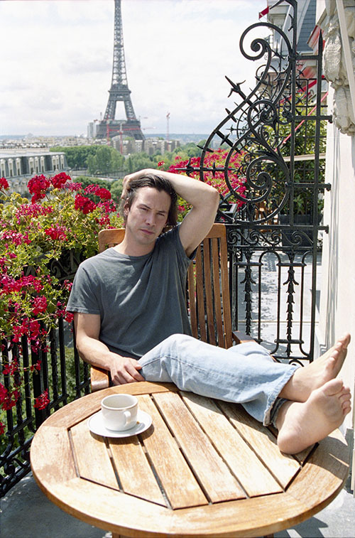 Keanu Reeves sur le balcon de l’Hôtel Plaza - 2003