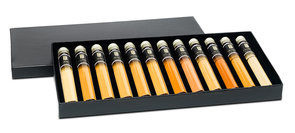 whisky-tasting-collection-12-tubes-giftbox_2.jpg