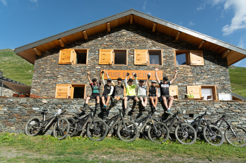 20230711-acceuil-presse-vtt-journalistes-ete-refuge-lac-lou-menuires-val-thorens-timy-cc-paul-besson-expinf-1