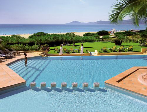 HotelsEtPreference-Piscine-Exterieure-Grand-Hotel-Les-Flamants-Roses-Thalasso-Spa-4-etoiles-Canet-en-Rousillon.jpg