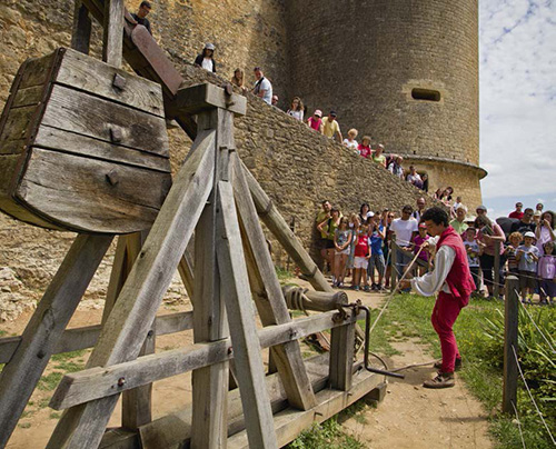 castelnaud_Page_2_Image_0003.jpg