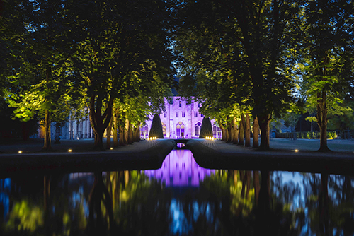 facade-batiment-des-moines-nuit-royaumont-2015-par-jerome-galland.jpg