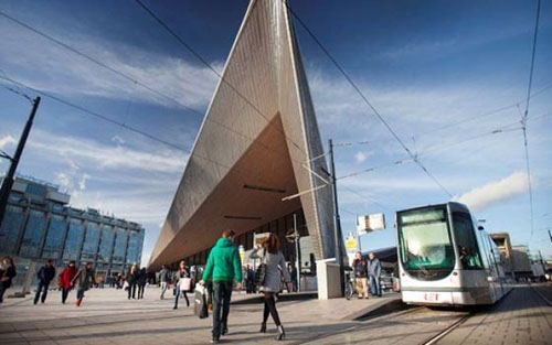 47067_fullimage_560x350-45122_fullimage_a-tram-in-front-of-rotterdam-central-station_560x350_2_656x410.jpg